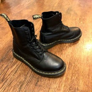 1460 Pascal Black Leather Lace Up Doc Martens Boots